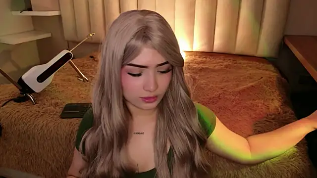 Megan mooree  online show from December 19, 12:41 pm