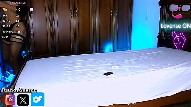 Snapshot of Abby_bella09 chatting on October 6, 3:18 pm Abby bella09 online show from October 6, 3:18 pm