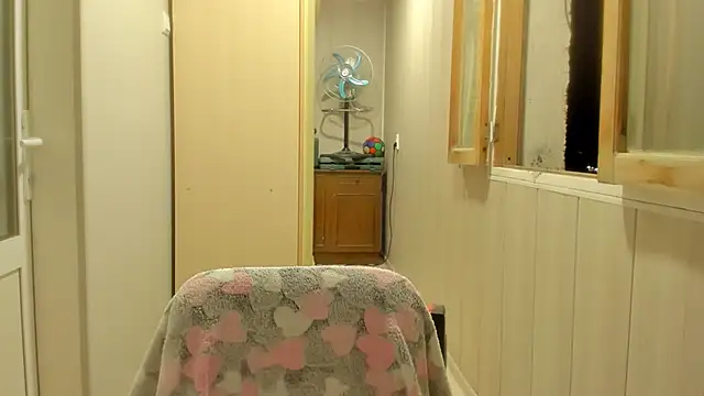 Snapshot of LunaXmii chatting on October 2, 8:47 pm LunaXmii online show from October 2, 8:47 pm