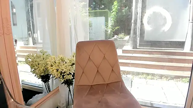 Snapshot of Mia__Milan chatting on October 20, 9:23 am Mia Milan online show from October 20, 9:23 am