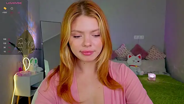 Snapshot of Red__Candy chatting on October 7, 1:15 pm Red Candy online show from October 7, 1:15 pm