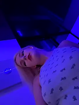 XMelissaX online show from December 3, 8:00 pm