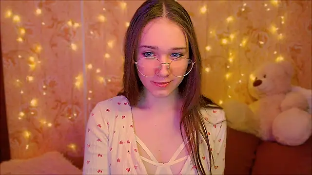 fluffy kitty  online show from February 24, 6:28 pm