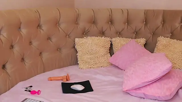 evelonel online show from December 20, 9:08 pm