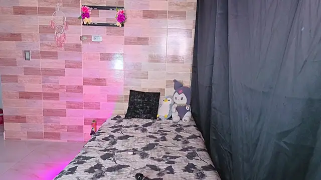 Dolcee zoe online show from April 5, 11:04 pm