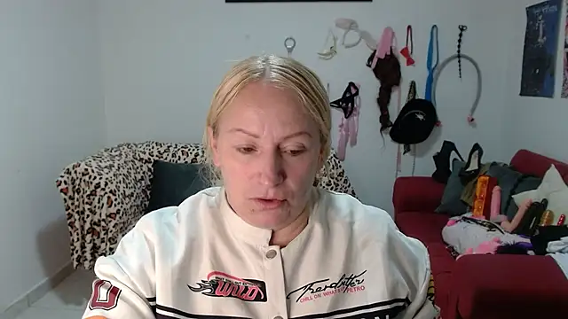 emperabigbootybigass online show from March 31, 12:27 pm