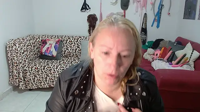 emperabigbootybigass online show from April 10, 12:22 pm