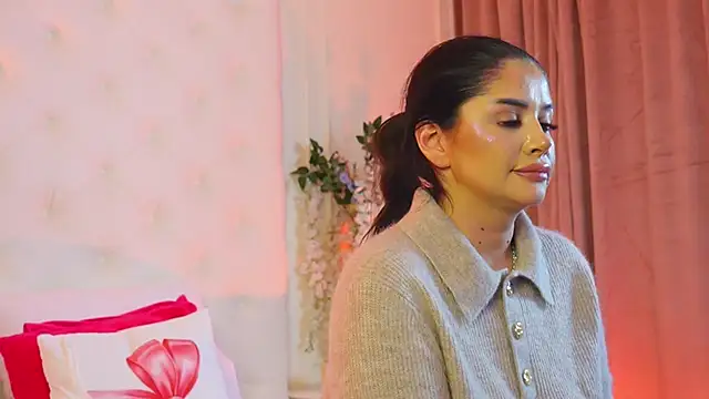 Amberseyes online show from April 3, 5:11 pm