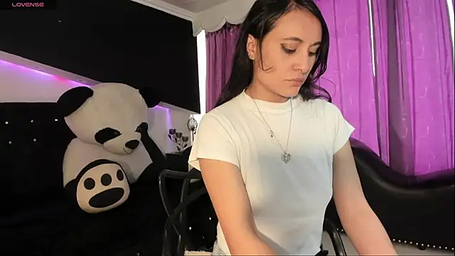 Coral Gibson online show from December 2, 3:25 pm