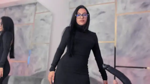 Ellaochoa online show from November 29, 12:20 pm