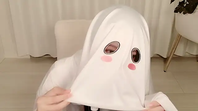 Snapshot of yuki_room chatting on October 31, 1:04 pm yuki room online show from October 31, 1:04 pm