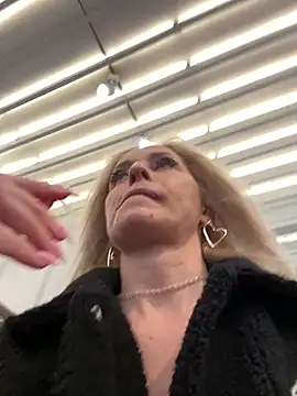 Diamond Bunny  online show from March 18, 4:23 pm