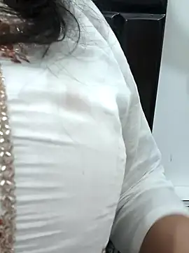 Anamika Kapoor online show from March 22, 9:10 pm