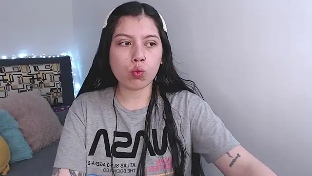 iam emy online show from October 25, 11:18 am