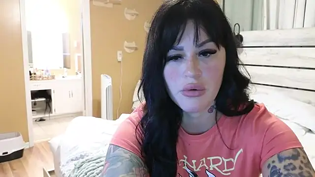 Snapshot of TexasTattooedHouseWife chatting on September 15, 2:47 pm TexasTattooedHouseWife online show from September 15, 2:47 pm
