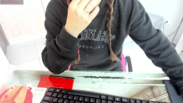 lauren rios7 online show from November 5, 2:00 pm