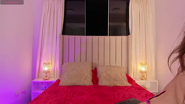 Aliison Smith online show from March 28, 3:50 am