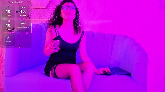 Snapshot of Selenecollins chatting on September 24, 1:43 pm Selenecollins online show from September 24, 1:43 pm