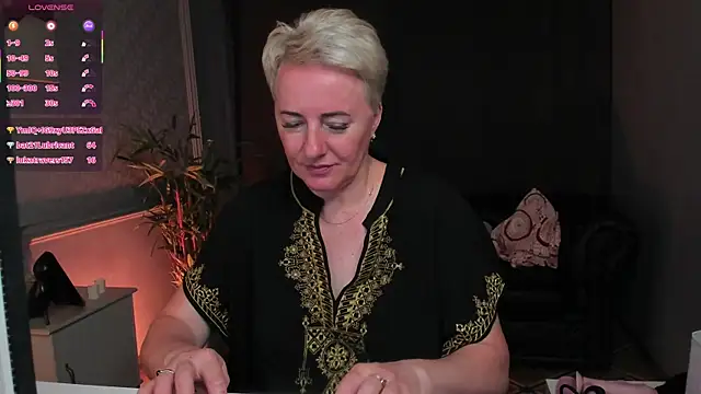 Nika Smit online show from July 4, 9:05 am
