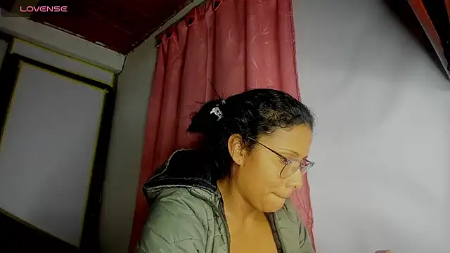 Snapshot of Nenita_Hot_ chatting on October 16, 3:53 am Nenita Hot  online show from October 16, 3:53 am