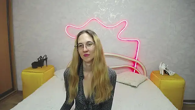 KlaryBrait online show from September 27, 6:53 am