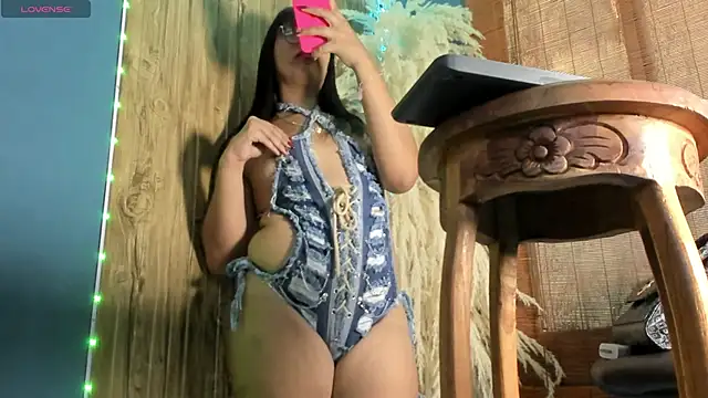 Snapshot of adhara_hotter chatting on September 25, 10:07 pm adhara hotter online show from September 25, 10:07 pm