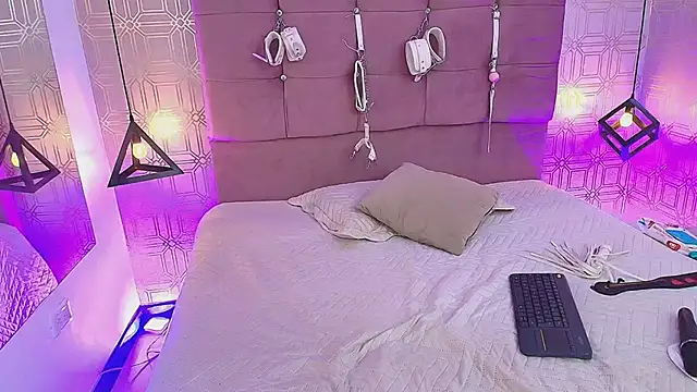 Lilith Vera online show from February 7, 4:05 am