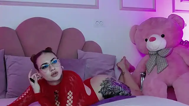 Abby  White online show from October 13, 5:04 pm