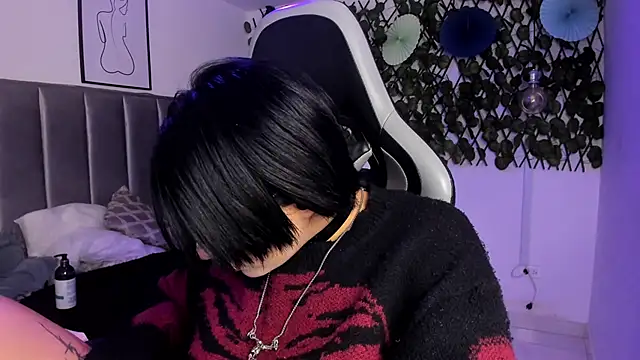 Kitty Gang online show from April 9, 6:19 am