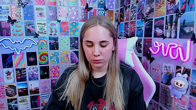 MiaMilas online show from April 8, 3:14 pm