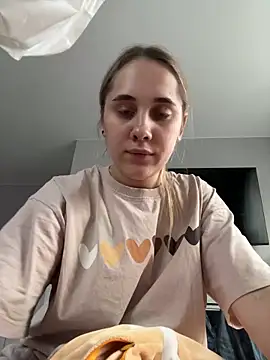 MiaMilas online show from April 2, 2:36 pm