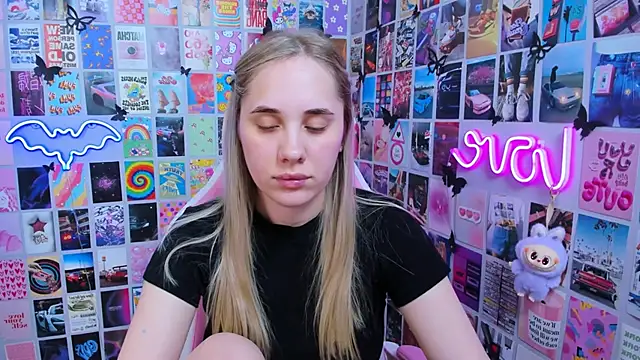 MiaMilas online show from April 15, 2:06 pm