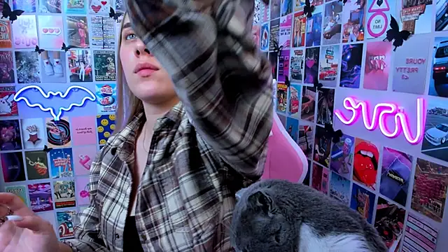 MiaMilas online show from October 13, 3:58 pm