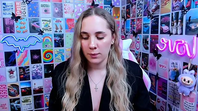 MiaMilas online show from March 25, 3:48 pm