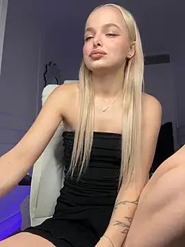 horny blondiee online show from October 10, 4:45 pm