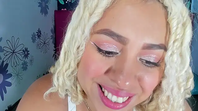 Lucy White   online show from September 25, 9:34 pm