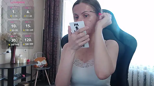JessieOMays online show from June 1, 9:00 am