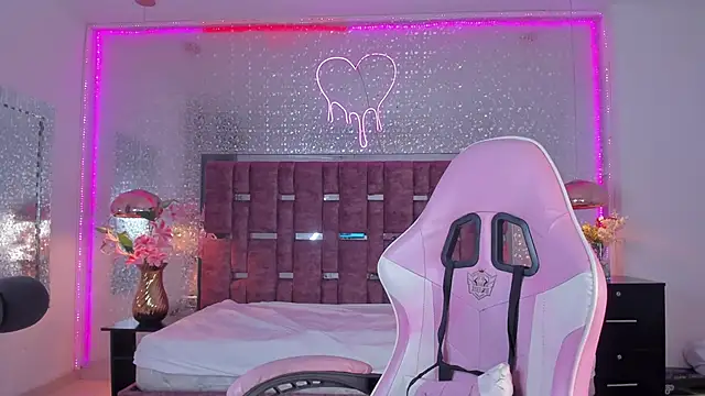 Snapshot of KylieVictoria chatting on September 16, 4:53 am KylieVictoria online show from September 16, 4:53 am