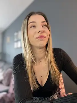 Mia Ethan online show from March 25, 8:06 am