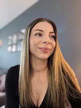 Mia Ethan online show from April 27, 9:39 am