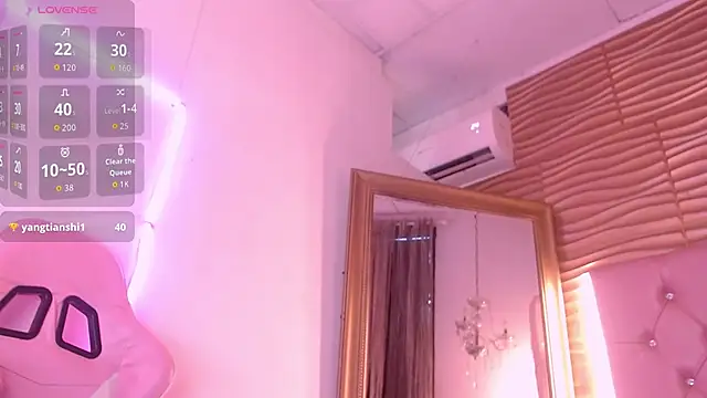 Snapshot of SashaDurante chatting on September 26, 12:25 pm SashaDurante online show from September 26, 12:25 pm