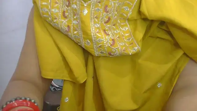 Snapshot of cutie-taara chatting on October 29, 4:50 am cutie-taara online show from October 29, 4:50 am