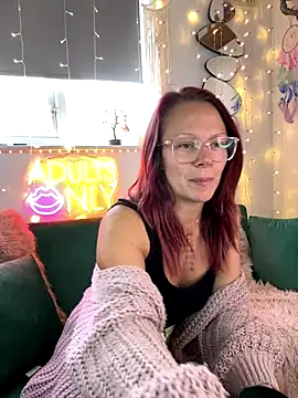 Snapshot of MelodyRoseUk chatting on September 13, 2:14 pm MelodyRoseUk online show from September 13, 2:14 pm