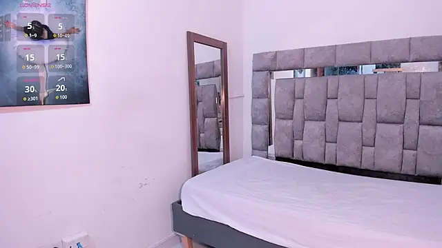 zulyjones online show from October 9, 7:07 pm