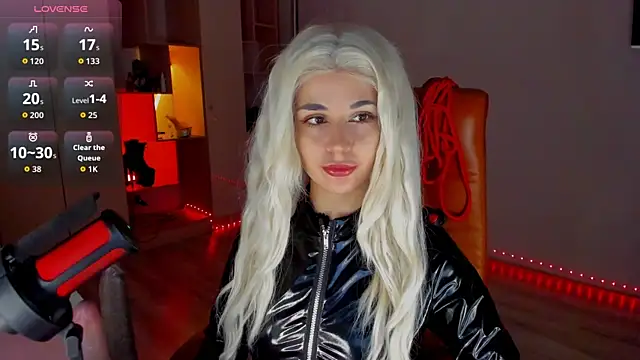 mollyposhh online show from February 4, 7:50 pm