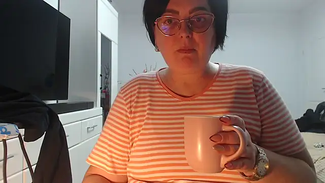 Amandamuller1982 online show from April 1, 7:22 pm