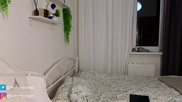 Maya Rave online show from November 28, 4:04 am