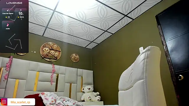 Mia scarlet69 online show from April 6, 12:17 pm