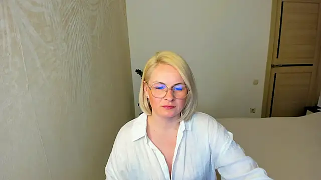 Alicee Gracee online show from April 15, 7:25 pm