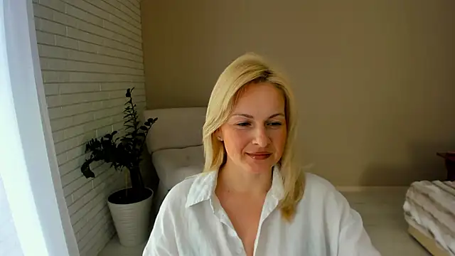 Alicee Gracee online show from February 20, 9:55 am